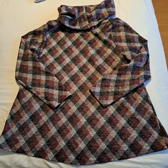 Lane Bryant women's 14/16 cowl neck top diamond design - Picture 4 of 7